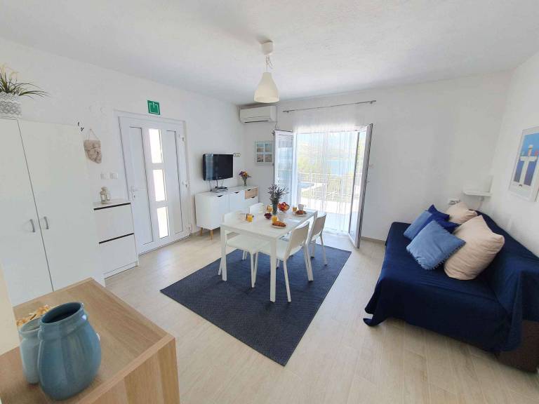 Rental apartment with yard, barbecue & terrace — photo 2