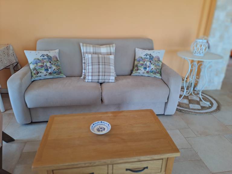 Holiday apartment with patio, barbeque & yard — photo 4
