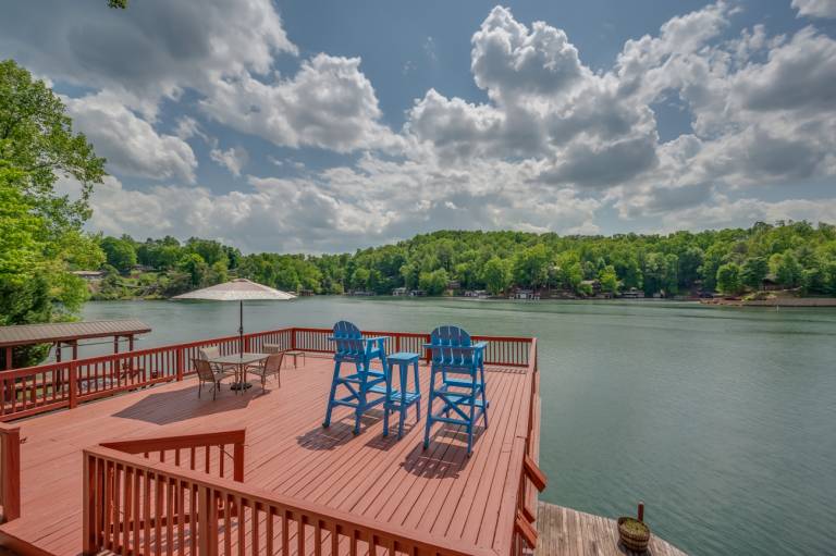 M & M Rockhouse Pet-Friendly Lake Cottage on Lake Lure with Private Lake Access and Fire Pit — photo 4