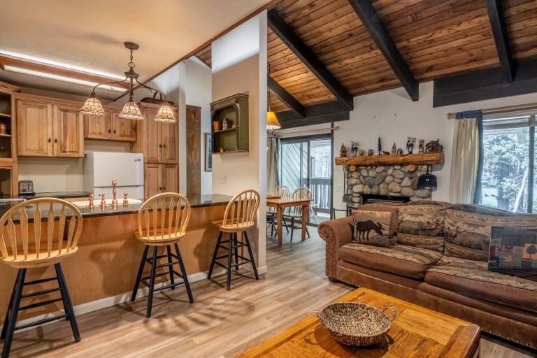 Child-friendly condo with sauna, barbeque & jacuzzi | Lake view | Dogs allowed — photo 4