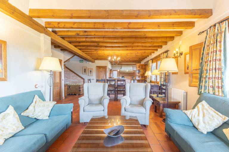 House with hot tub, private pool & barbeque | Mountain view | Suitable for remote work — photo 4