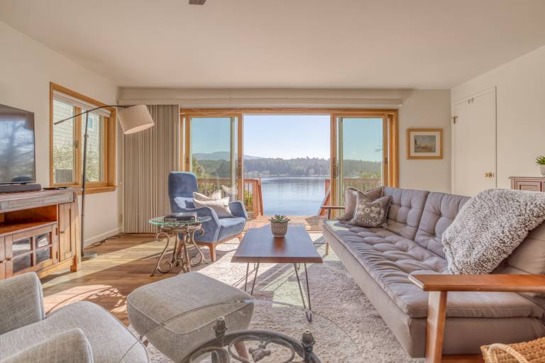 Regatta Park Lake House — photo 4