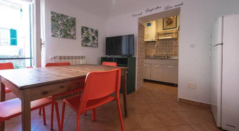 Rental apartment with 2 rooms for 5 persons in Loano