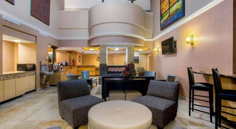 La Quinta Inn & Suites by Wyndham Springfield South — photo 3