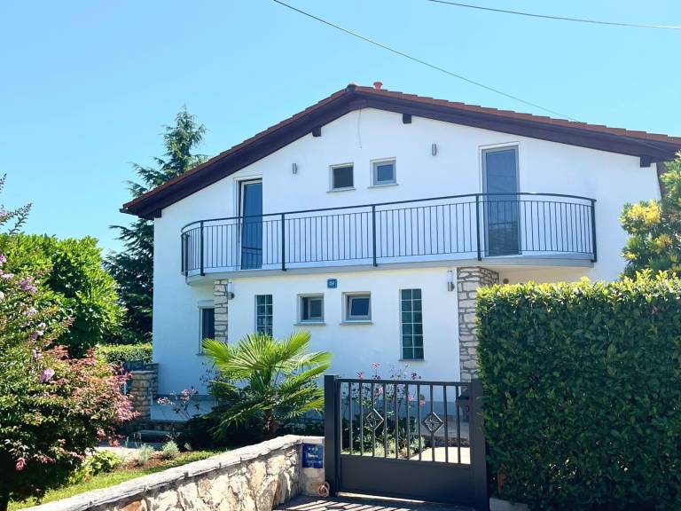 Apartment with BBQ & yard | Pet-friendly in Tar-Vabriga