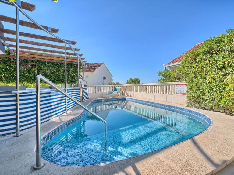Wohnung in Okrug Gornji mit Privatem Pool — photo 4