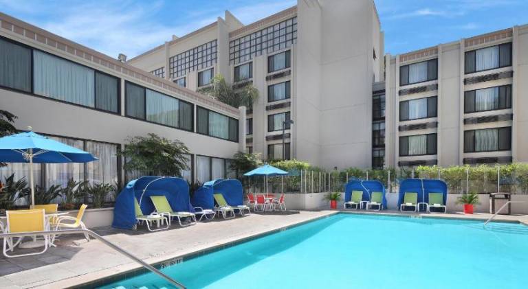 Holiday Inn Hotel & Suites Anaheim By IHG — photo 2