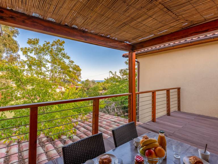 Pleasant rental apartment with patio, pool & yard | Next to the beach | Pets are welcome — photo 3