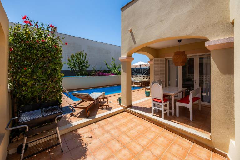 Family-friendly nice vacation home with private pool, fast internet & terrace | Mountain view | Pet-friendly — photo 4