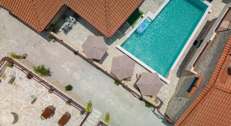 Draganigo Luxury Stone Houses 40 min from Matala in Heraklion