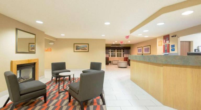 Microtel Inn & Suites by Wyndham Pueblo — photo 2