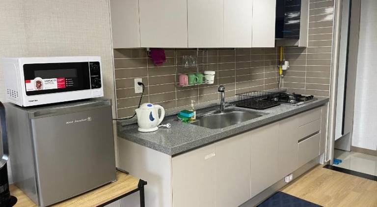 Wonderful serviced apartment with terrace & pool | Pets are welcome — photo 4
