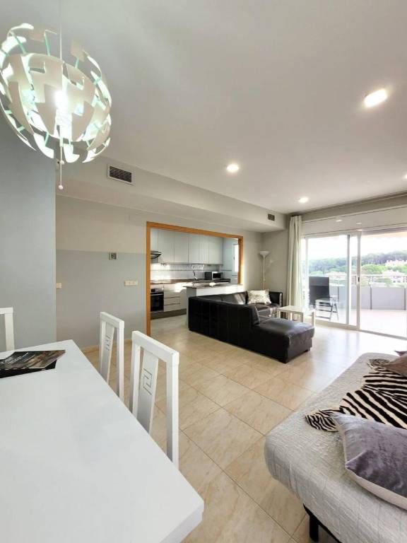 Holiday apartment with pool, patio & garden — photo 3