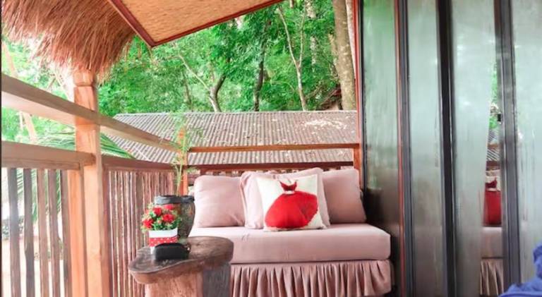 Lovely villa with yard, patio & hot tub | Pet-friendly — photo 3