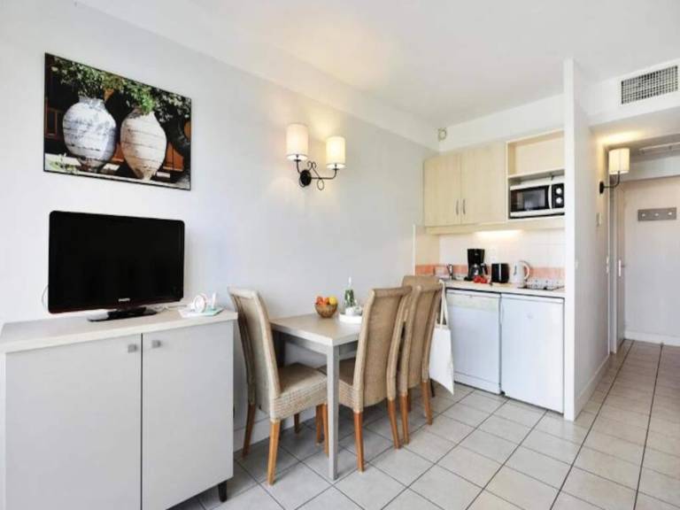 Charming rental apartment with pool | Pets are welcome — photo 4