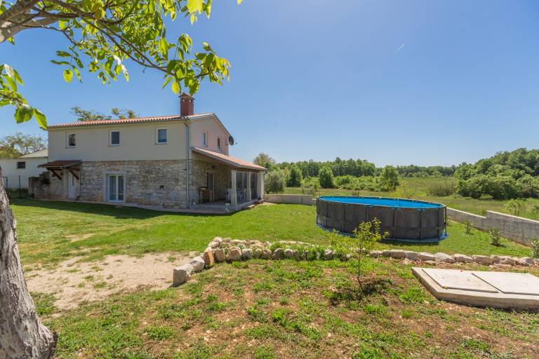House with patio, private pool & yard — photo 2