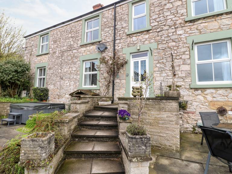 Family-friendly beautiful cottage with barbecue, garden & jacuzzi | Pet-friendly — photo 2