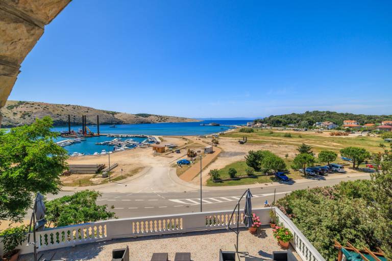 Apartment with terrace & grill | Sea view — photo 2