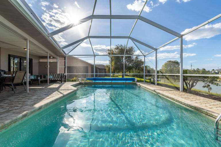 Waterfront Villa Custom Heated Pool & Great Outside Space - Alta Villa - Roelens Vacations — photo 2