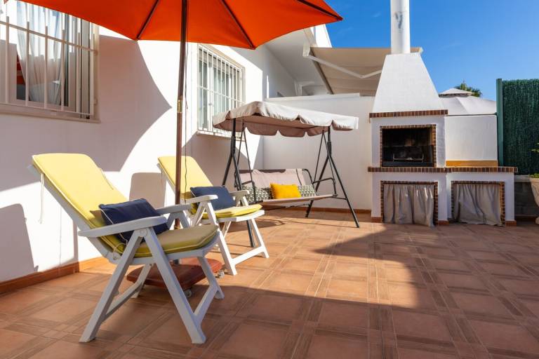 Bungalow with grill, garden & pool | Garden view — photo 5