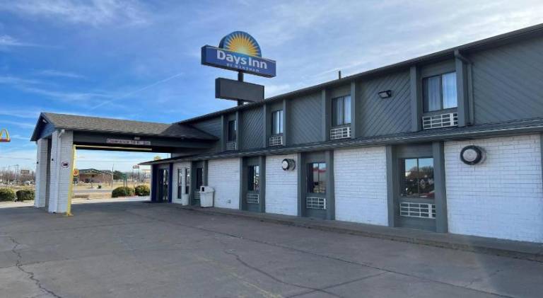 Days Inn by Wyndham Salina I-70 — photo 2