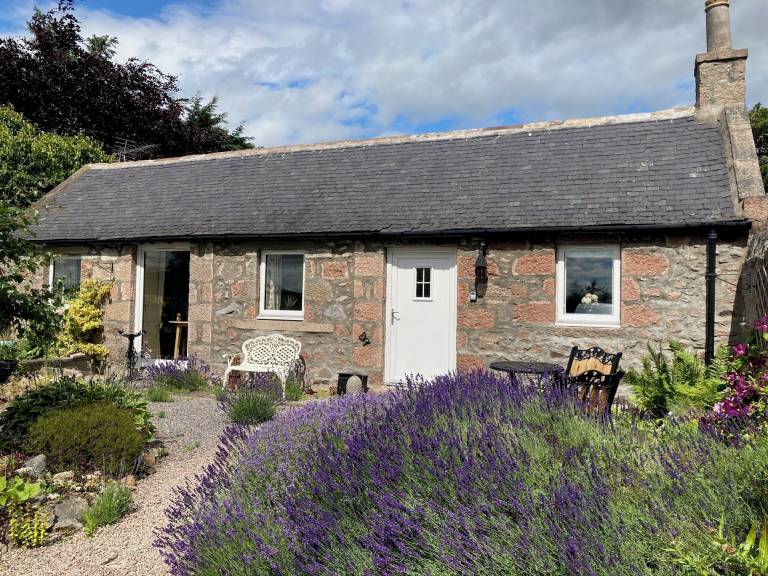 Cottage  Whitehouse