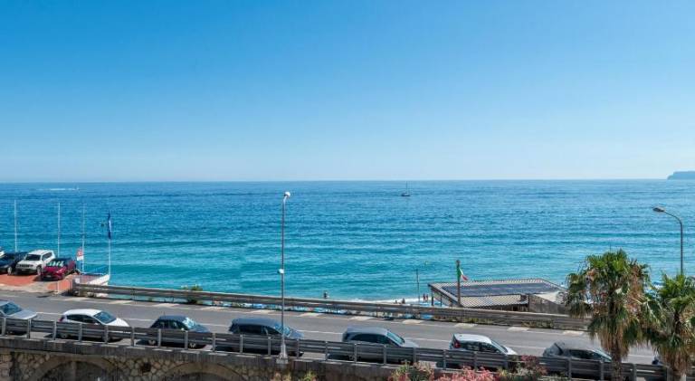 VILLA CADIZ APARTMENTS VARAZZE — photo 5