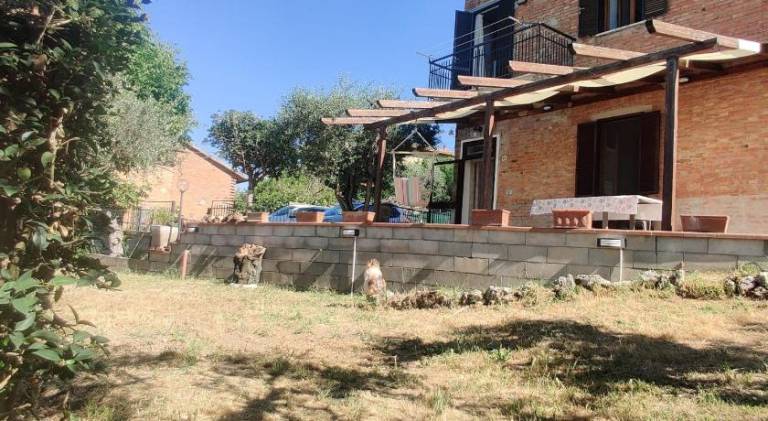 Apartment with garden & patio — photo 4