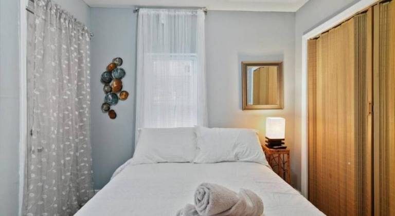 Renovated 2BR w Amenities — photo 2