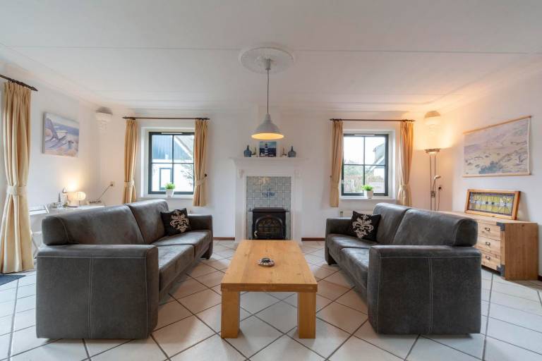 Fully equipped villa with patio & yard | Pets are welcome — photo 2