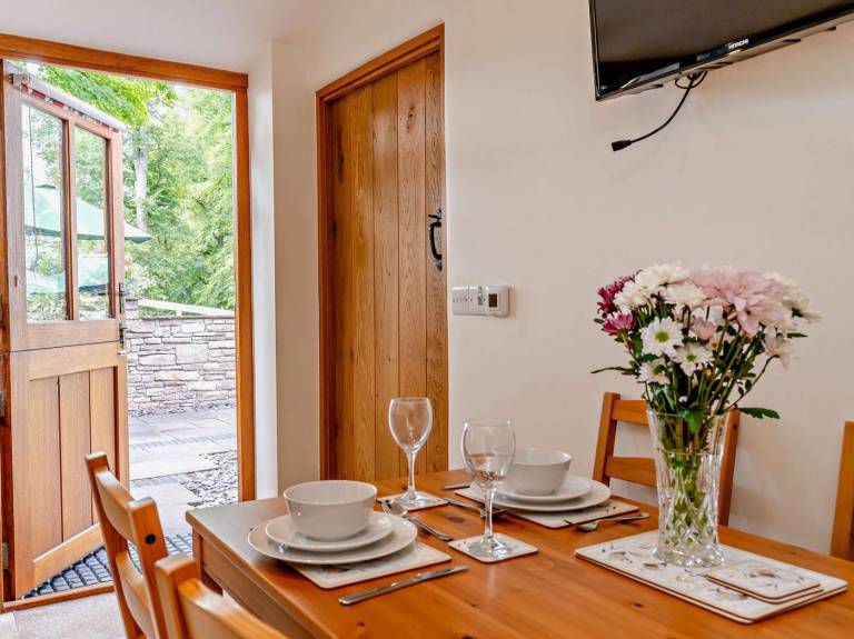 Cottage with garden — photo 4