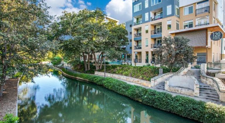 Apartment with pool — photo 5