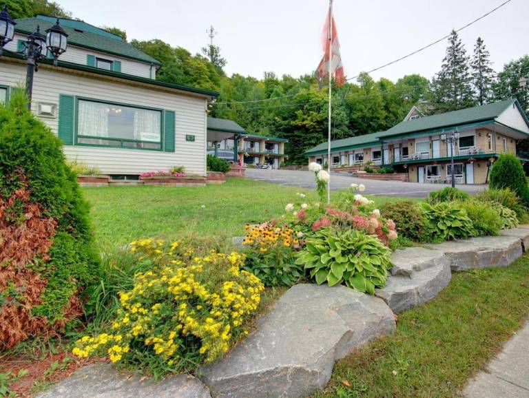 Knights Inn - Huntsville, ON — photo 3