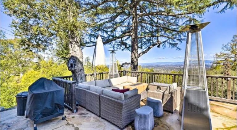 Lovely lodge with yard, patio & barbecue | Dogs allowed — photo 3