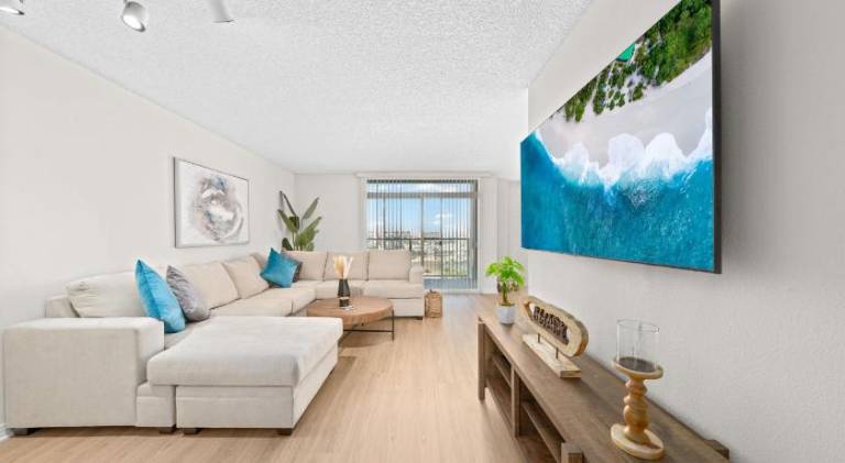 The Lilas-Ocean view Stay high floor Pool Parking in Marina, CA
