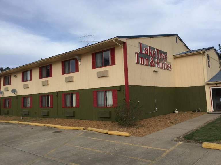 Laketree Inn & Suites Marion in Marion, IL
