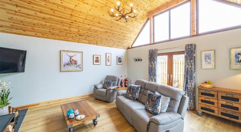 Chalet with hot tub — photo 3