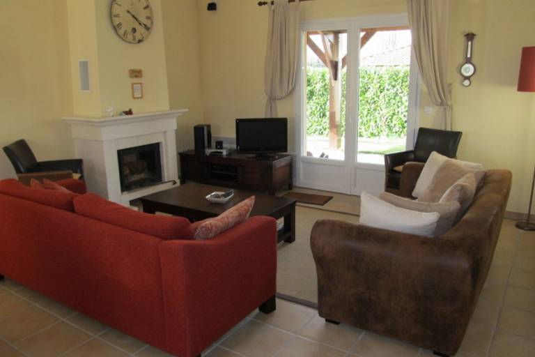 Fully equipped lovely villa with pool, patio & barbecue | Dogs allowed — photo 4