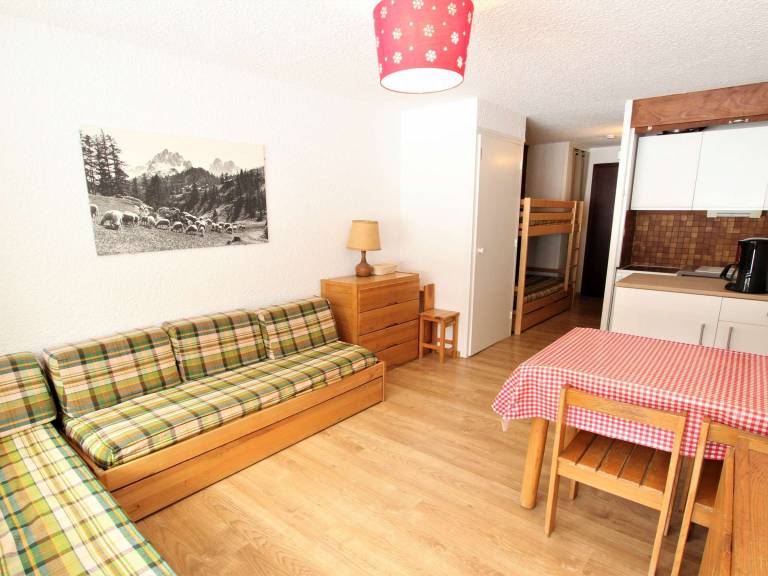 Ski-in/Ski-out Studio with Mountain View, Pool, & Balcony - Sleeps 4 in La Salle-les-Alpes — photo 3