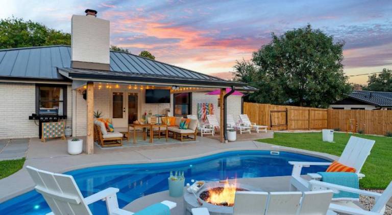 Charming vacation home with pool | Pets are welcome in Fredericksburg, TX