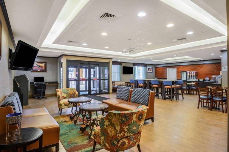 La Quinta Inn & Suites by Wyndham Glendive — photo 2