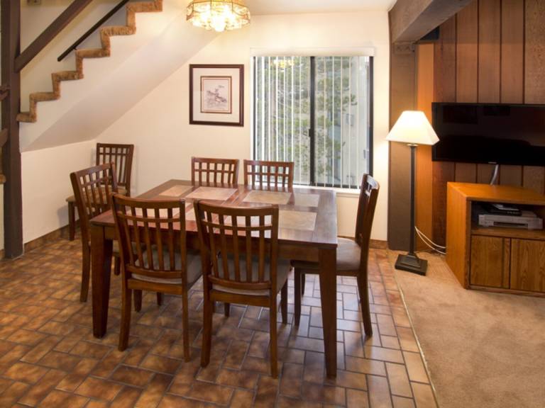Child-friendly wonderful condo with private pool | Ski nearby | Dogs allowed — photo 5