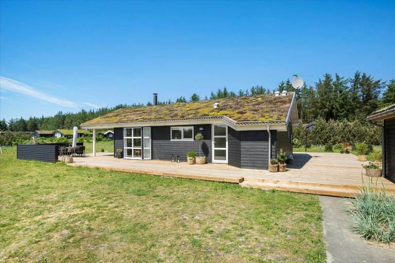 Child-friendly nice house with grill, hot tub & patio | Pets are welcome in Lokken