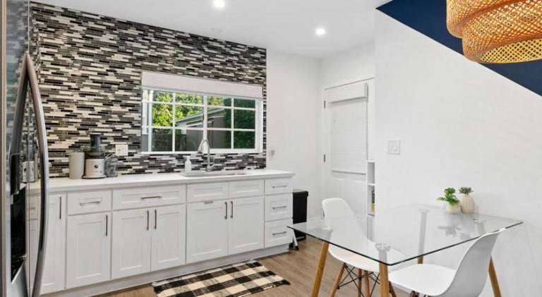 The Palomino AMAZING Chic Luxe Private Guest House Pool Sauna Free Parking