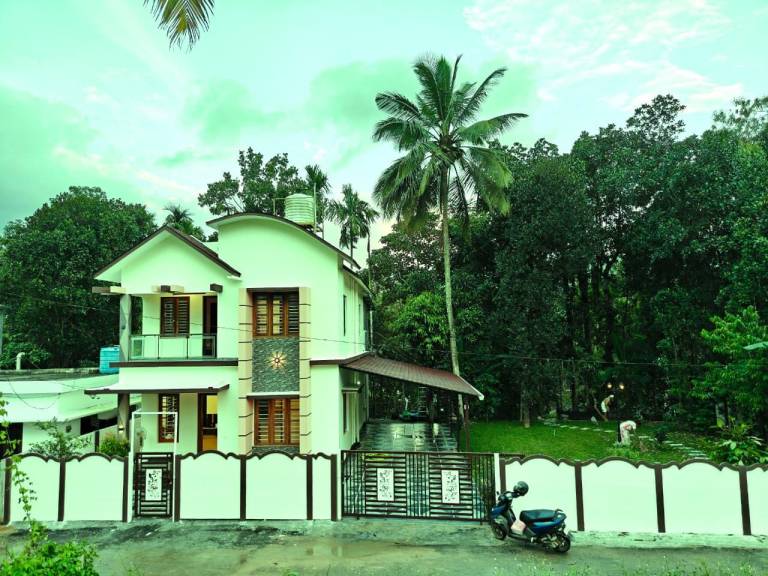 Beautiful vacation home with garden & barbecue | Perfect for remote work | Pets allowed in Sulthan Bathery