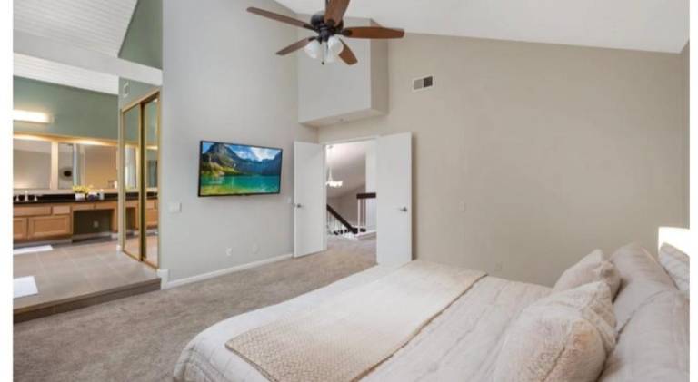 Vacation home with 4 rooms for 8 persons in Orange, CA