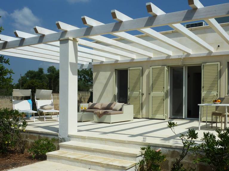 Villa with terrace & yard — photo 3