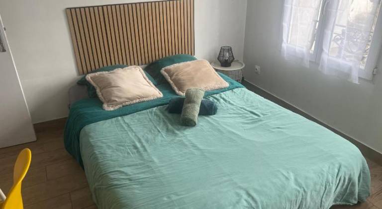 Holiday apartment with 1 room for 2 persons in Montrouge