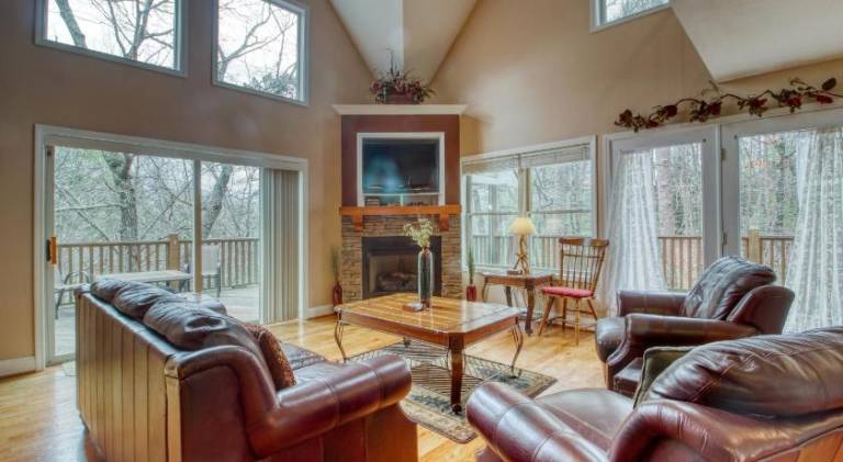 House with pool & hot tub in Helen, GA