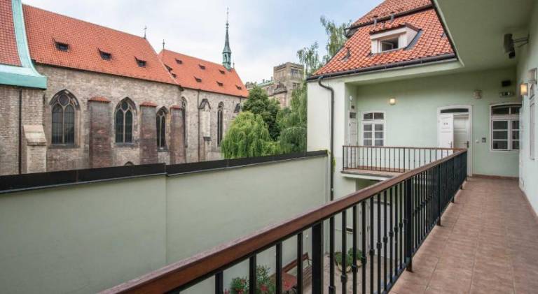 Serviced apartment with jacuzzi & terrace | Close to Prague astronomical clock — photo 2